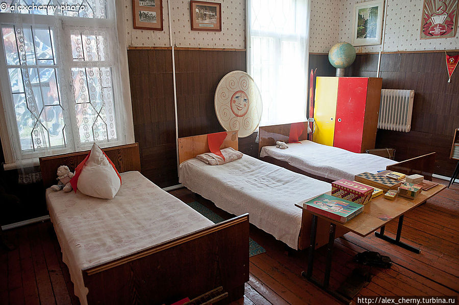 Так выглядела палата в советском летнем пионэрлагере -гарантирую! Так выглядела палата в советском летнем пионэрлагере -гарантирую!