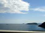 Вид с новой скоростной дороги, построенной к саммиту 2012 года, на полуостров Басаргина. А корабль находится почти там, где были корабли японской эскадры, обстреливающей Владивосток.