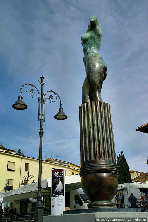 Я долго крутился у этой статуи, чтобы подобрать более-менее удачный ракурс. Наверное, подумали — руссо-туристо-маньячелло :))
Вот, что получилось после тщательной выбраковки :) Я долго крутился у этой статуи, чтобы подобрать более-менее удачный ракурс. Наверное, подумали — руссо-туристо-маньячелло :))
Вот, что получилось после тщательной выбраковки :)