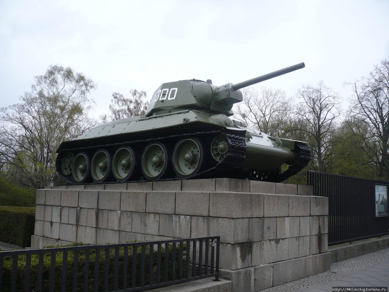 Мемориал павшим советским воинам в Тиргартене Берлин, Германия
