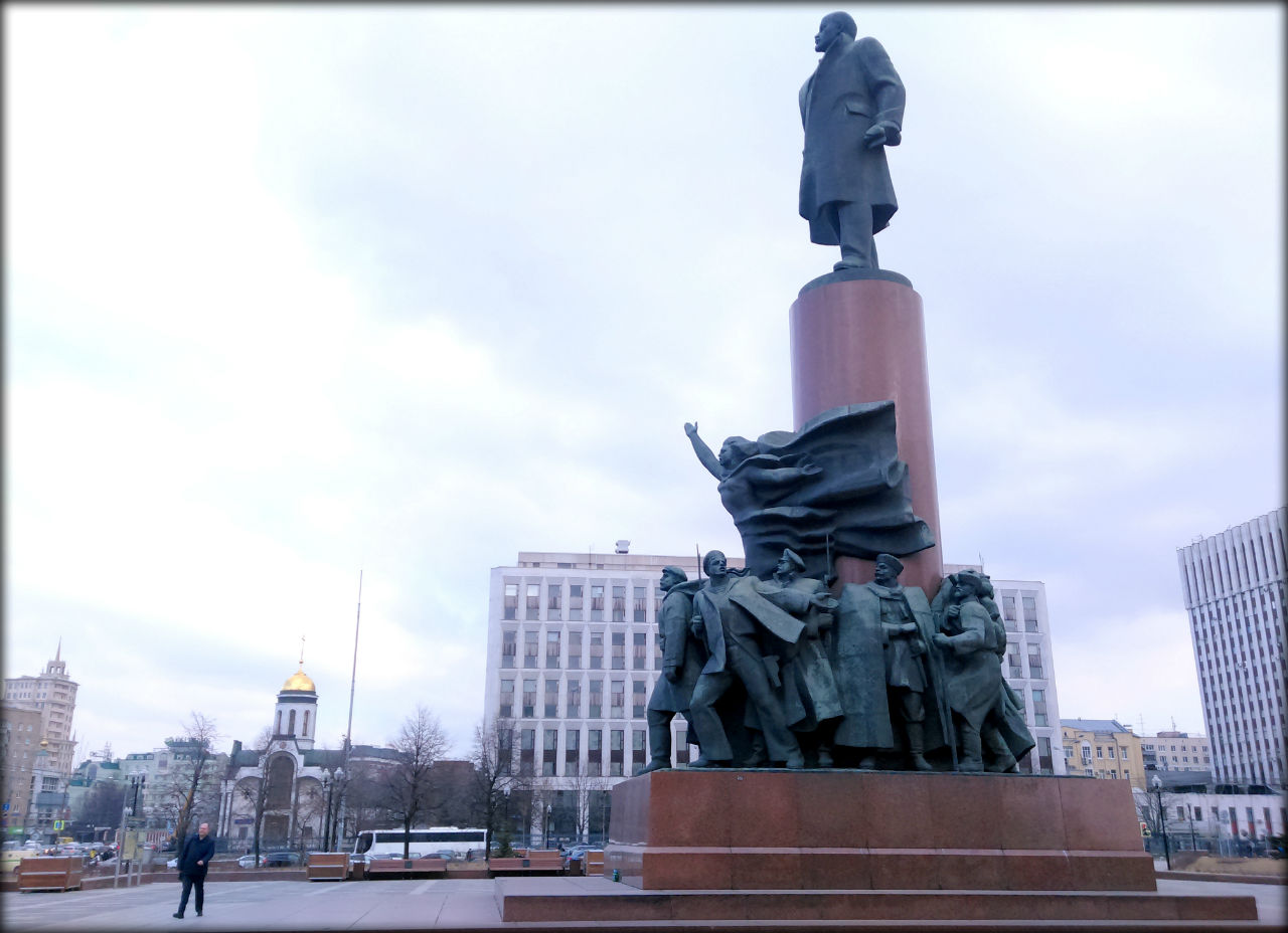 И Ленин — такой молодой! Россия И Ленин — такой молодой! Россия