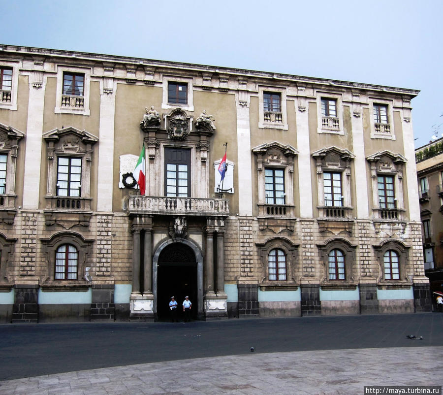 Сенаторский дворец — мэрия Катания, Италия