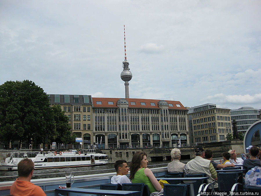 Берлин, растущий из воды Берлин, Германия