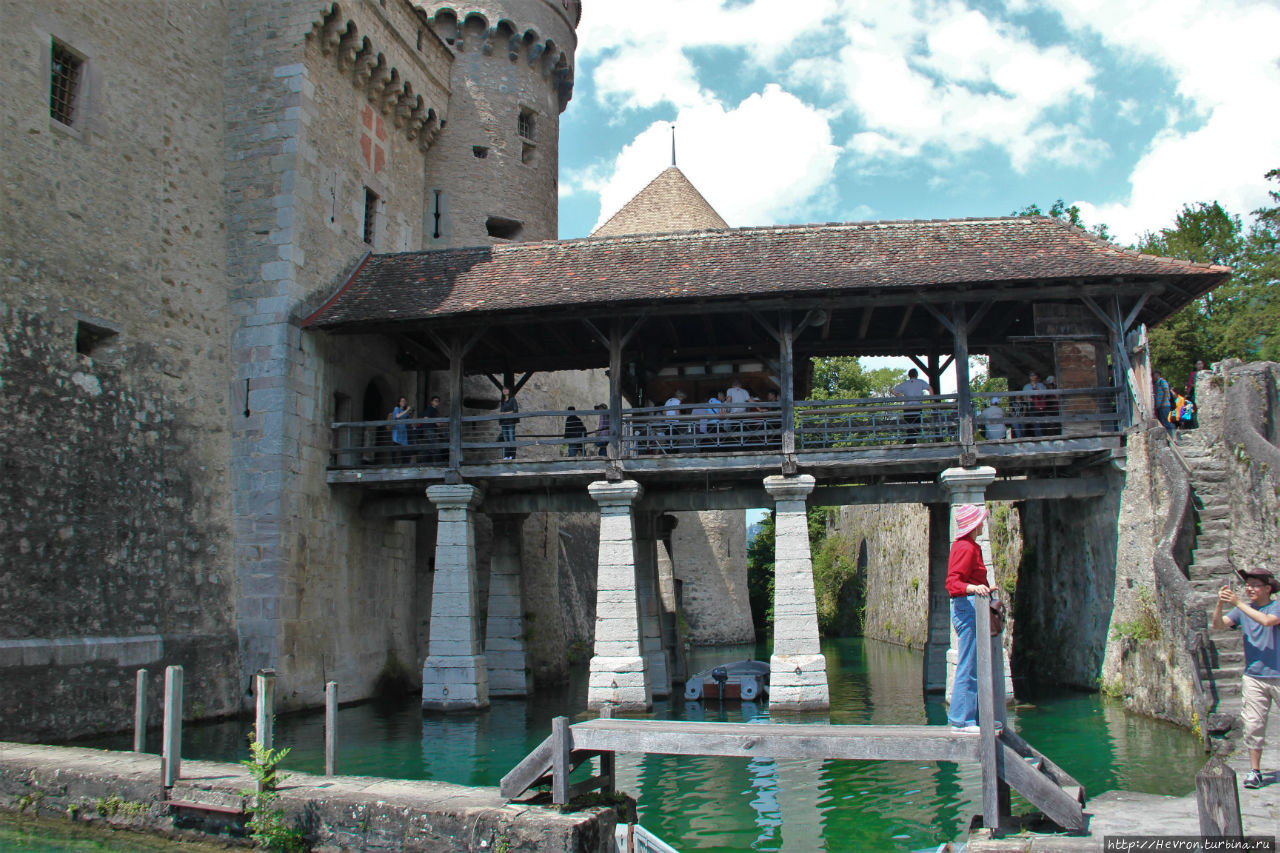 Замок на Женевском озере Монтрё, Швейцария