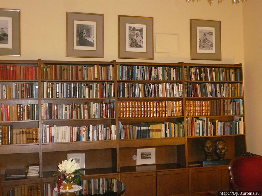 Кабинет с библиотекой Кабинет с библиотекой