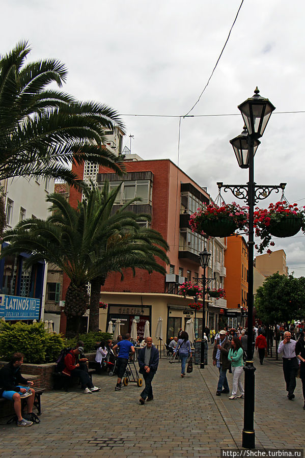 Пешеходные улицы Гибралтара Main Street и Irish Town Street Гибралтар город, Гибралтар