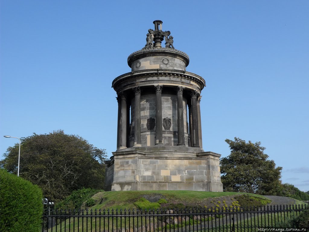 Памятник Роберту Бернсу в Эдинбурге. Фото из интернета Эдинбург, Великобритания