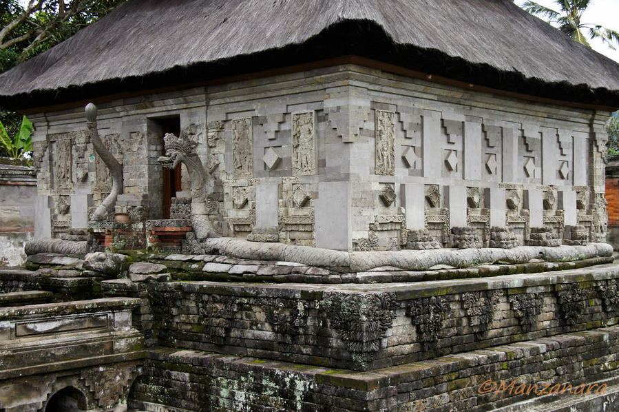 Индонезия. Бали: храм Таман Сари Клунгкунг, Индонезия