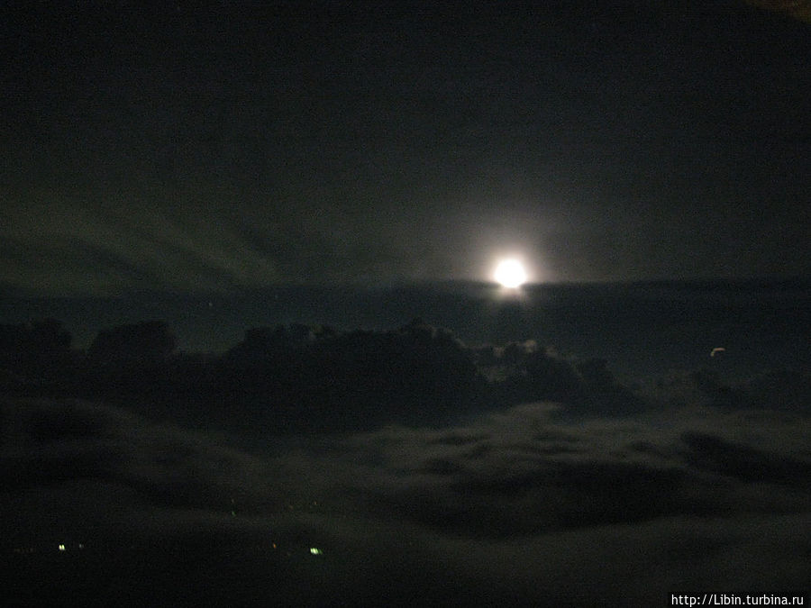 Ночной подъем на Фудзи Фудзияма (вулкан 3776м), Япония Ночной подъем на Фудзи Фудзияма (вулкан 3776м), Япония