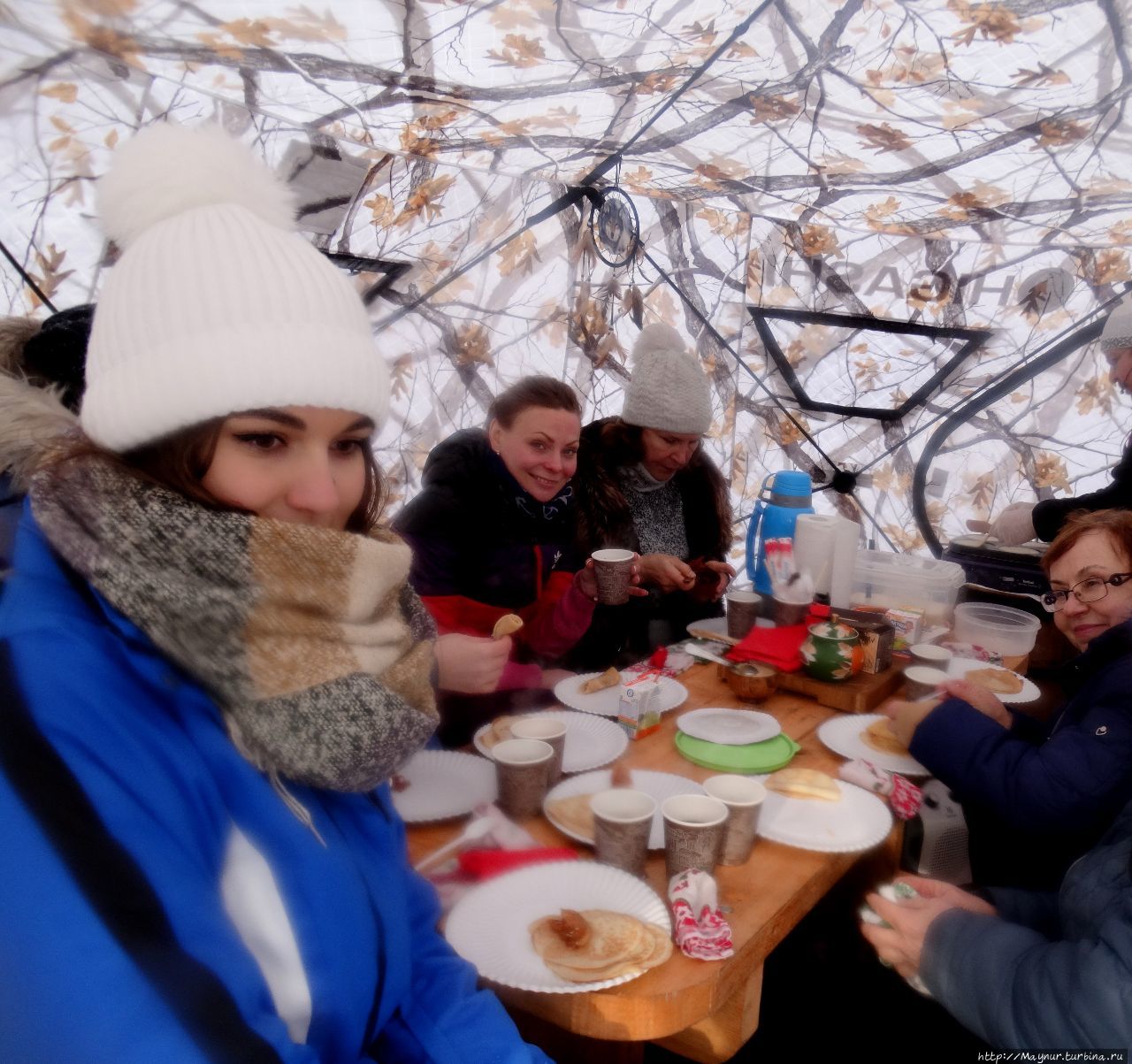 Олени хорошо, но собаки лучше Южно-Сахалинск, Россия Олени хорошо, но собаки лучше Южно-Сахалинск, Россия