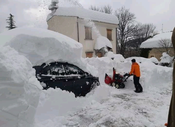 Снежная сказка в регионе Abruzzo, февраль 2022 Пескара, Италия