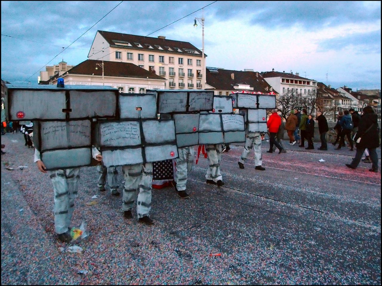 Фонари карнавального Базеля Базель, Швейцария Фонари карнавального Базеля Базель, Швейцария