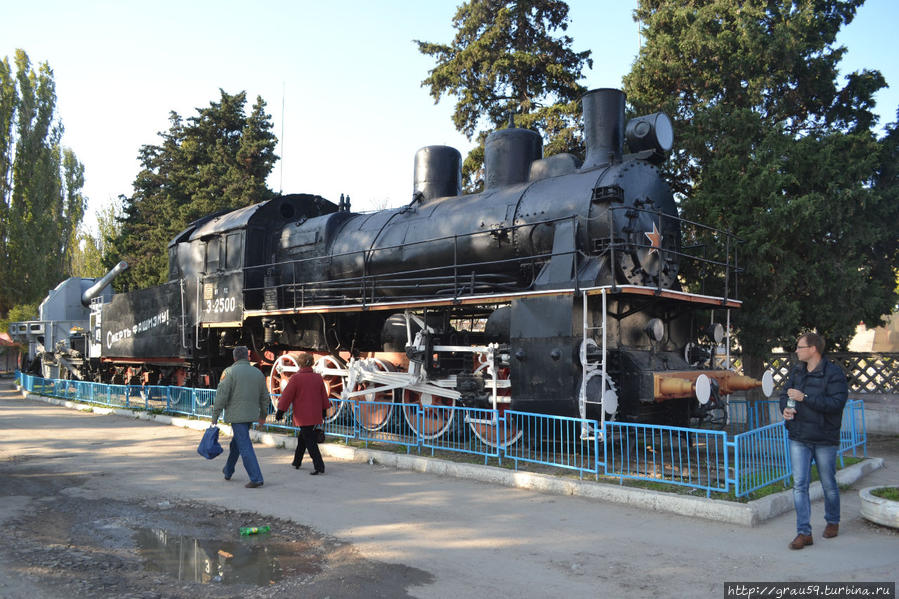 Паровоз ЭЛ-2500 и артиллер. установка 