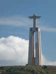Кришту Рэй (Царь Христос) географически находится в городе Алмада напротив Лиссабона