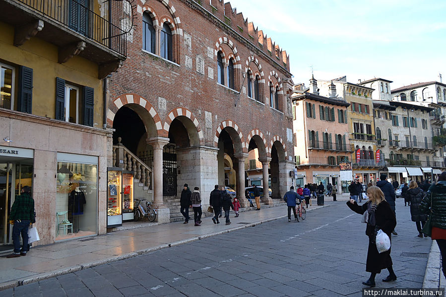 Купеческий дом. Верона, Италия Купеческий дом. Верона, Италия