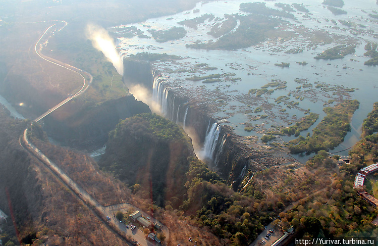 Вид на водопад в августе Вид на водопад в августе