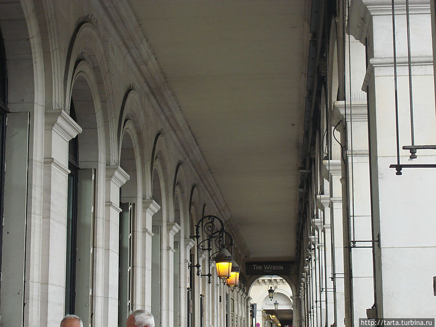 Торговая галерея по улице Риволи Париж, Франция