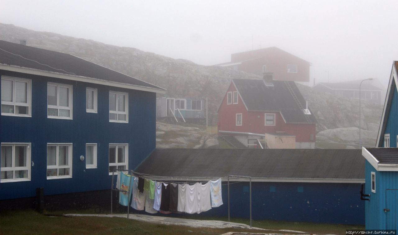 Ледяной порой Аасиаат из тумана выплывает Аазиат, Гренландия