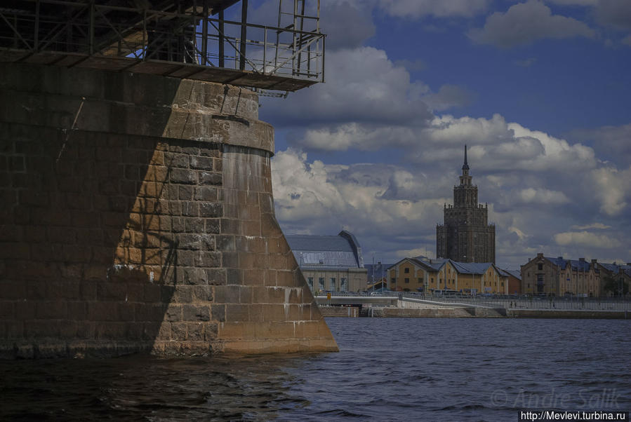 Прогулка по рижскому каналу на кораблике Рига, Латвия