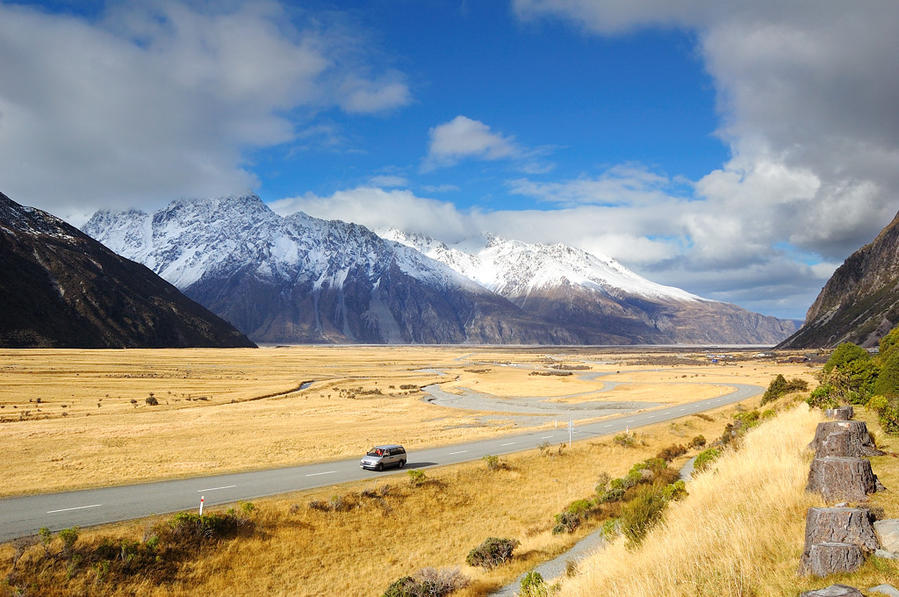 Дорога к деревне Mt Cook Аораки Маунт Кук Национальный Парк, Новая Зеландия