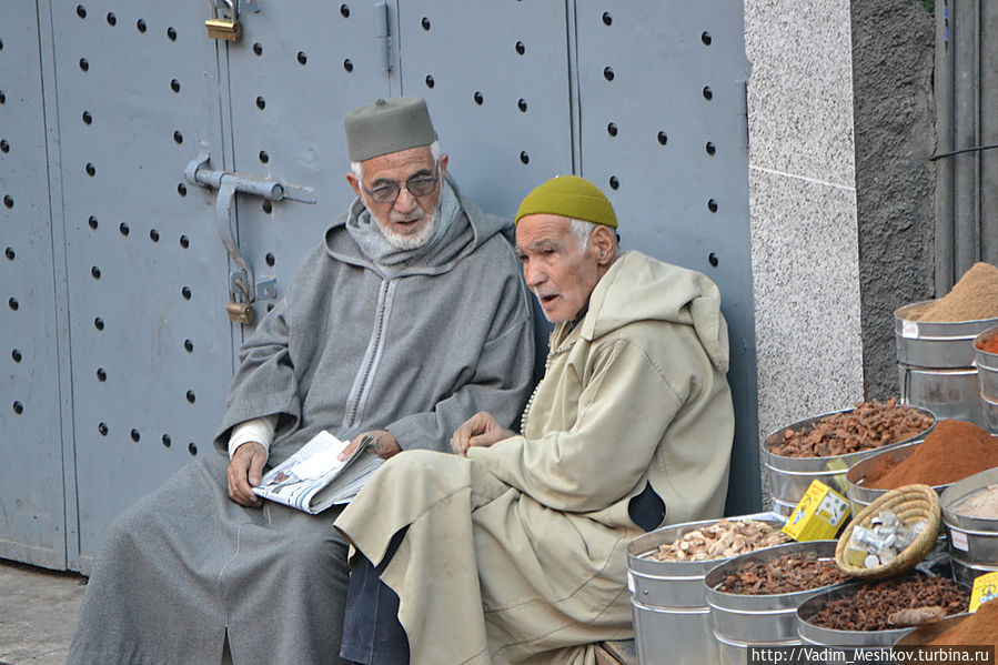 Продавцы специй на рынке Продавцы специй на рынке