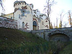 Ворота-руины на территорию павильона Белая Башня