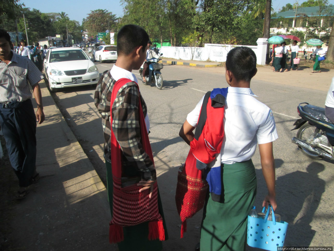 Прогулка около школы и пожарной части Хпа-Ан, Мьянма
