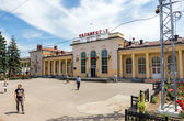 В Таганроге две ж/д станции. Таганрог-1 — это вокзал для спальных районов.