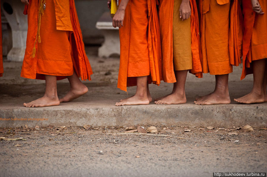 Кормление монахов Луанг-Прабанг, Лаос