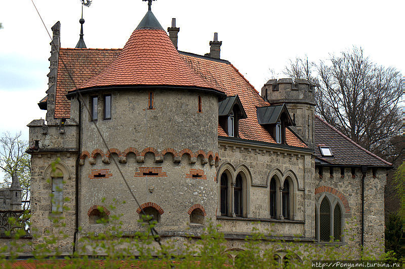 Замок Лихтенштайн в деталях Ройтлинген, Германия
