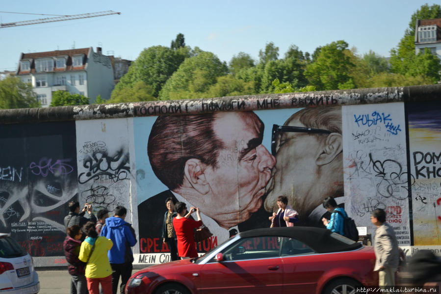 Берлинская стена. Не понимаю я эту нежную мужскую любовь! Берлин, Германия