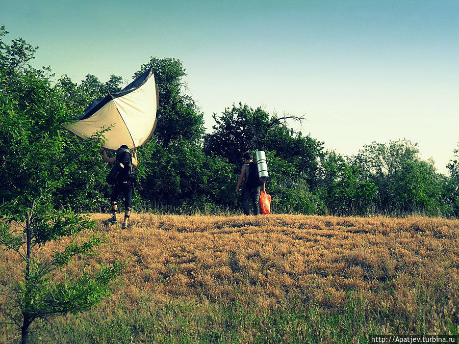 Переносим вещи к берегу Переносим вещи к берегу