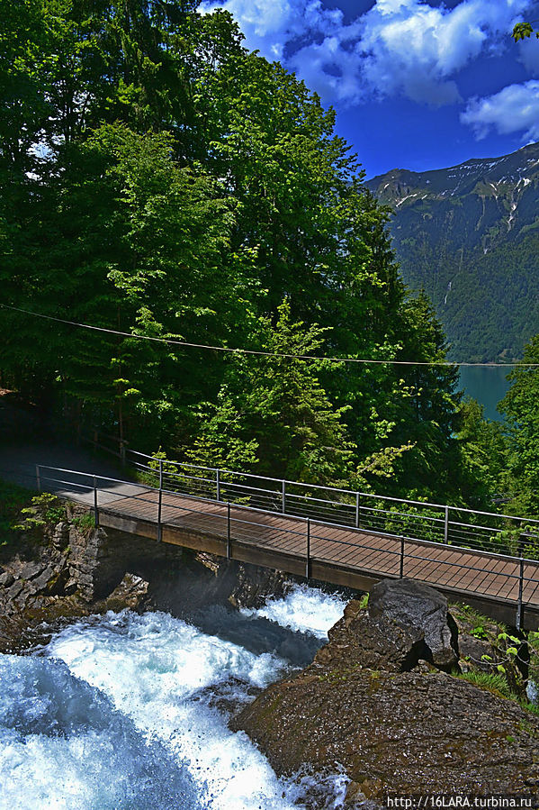 Каскадный водопад Гисбах — Giessbach Кантон Берн, Швейцария