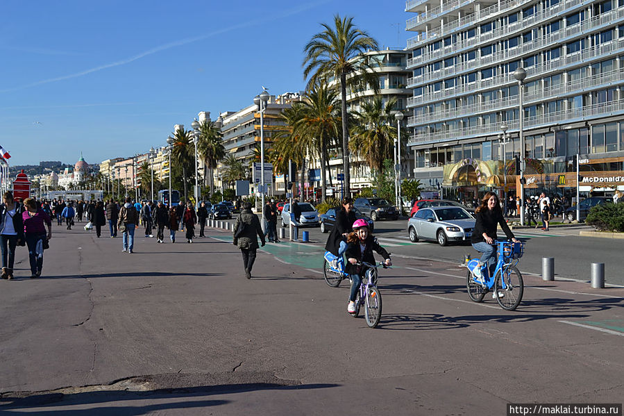 Хоть я и не англичанин, но всё же пройдусь Ницца, Франция Хоть я и не англичанин, но всё же пройдусь Ницца, Франция