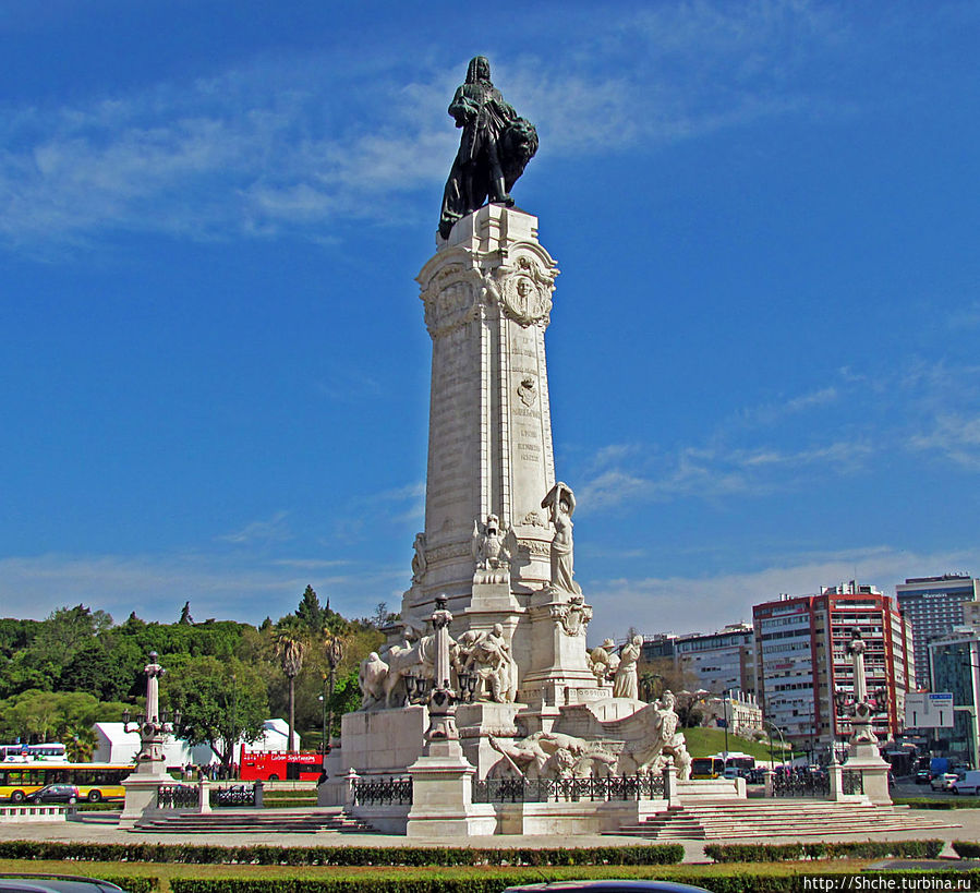 Памятник маркизу де Помбалю на одноименной площади Лиссабон, Португалия