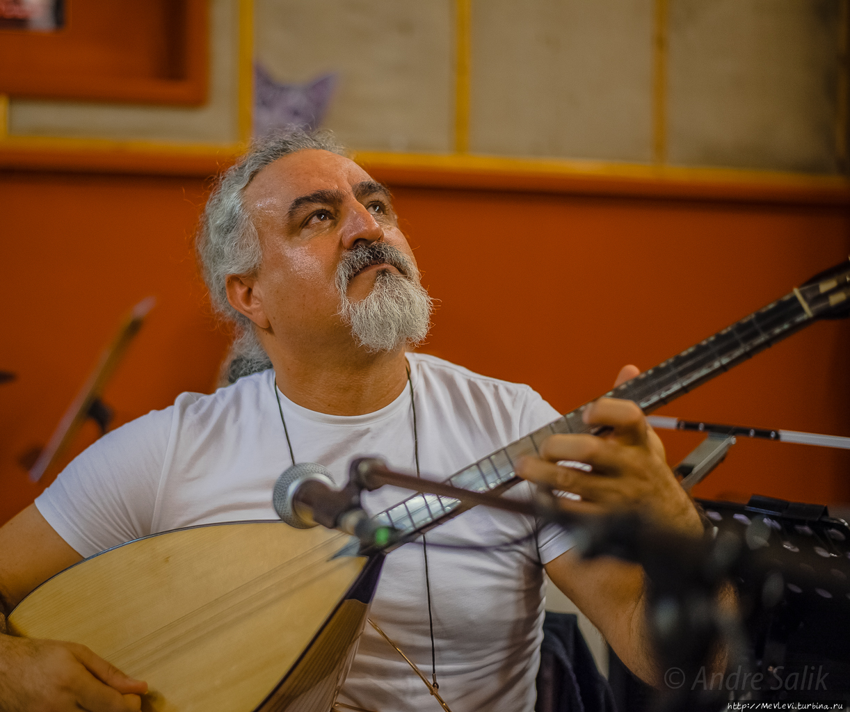 На репетиции концерта Иго Рига, Латвия На репетиции концерта Иго Рига, Латвия