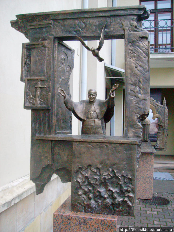 Pomniki Papieżowi Janowi Pawłowi II Кельце, Польша