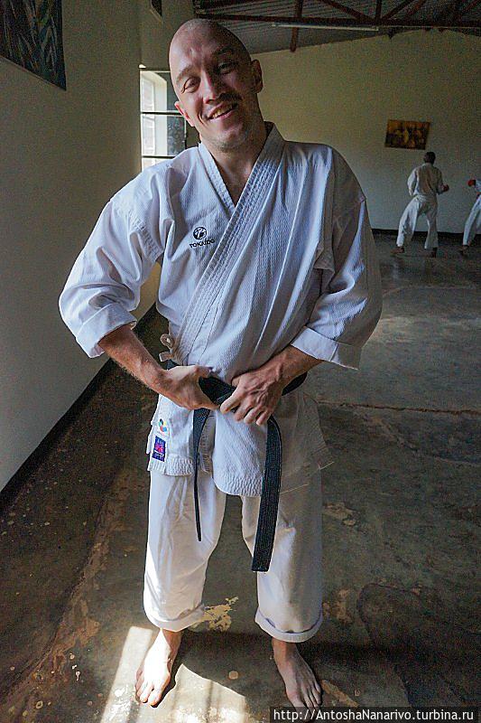 Руслан перед тренировкой. Кигали, Руанда Руслан перед тренировкой. Кигали, Руанда