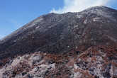 Застывшая  лава,  которая   помогла   возродится   вулкану.