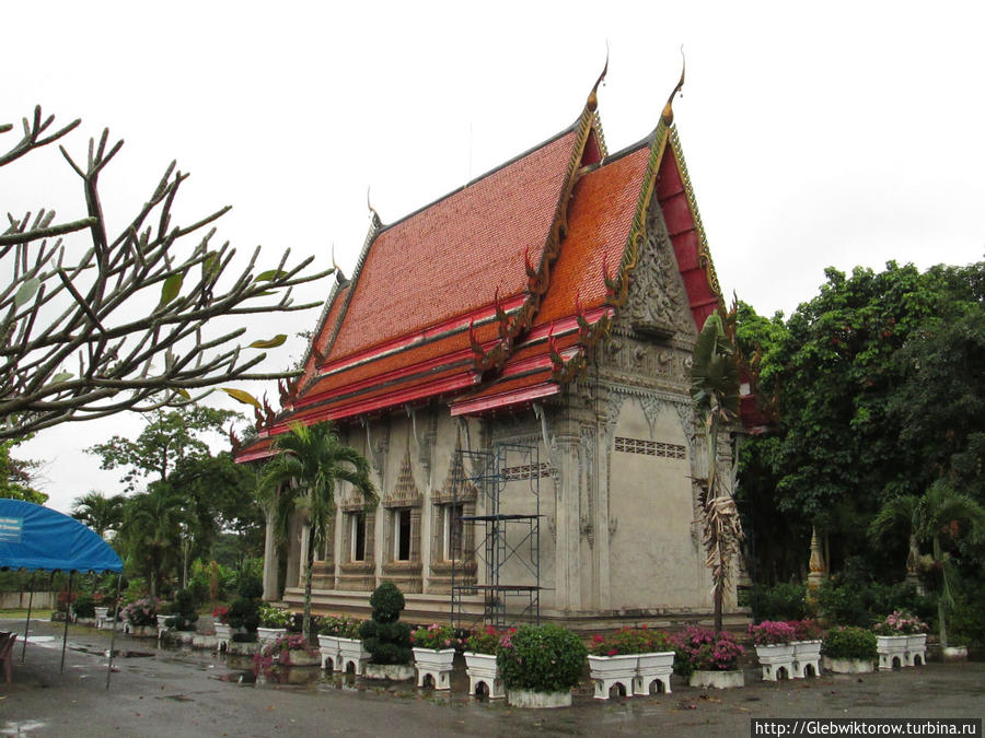 Stupa Phrathat Narai Cheng Weng Сакон-Накхон, Таиланд