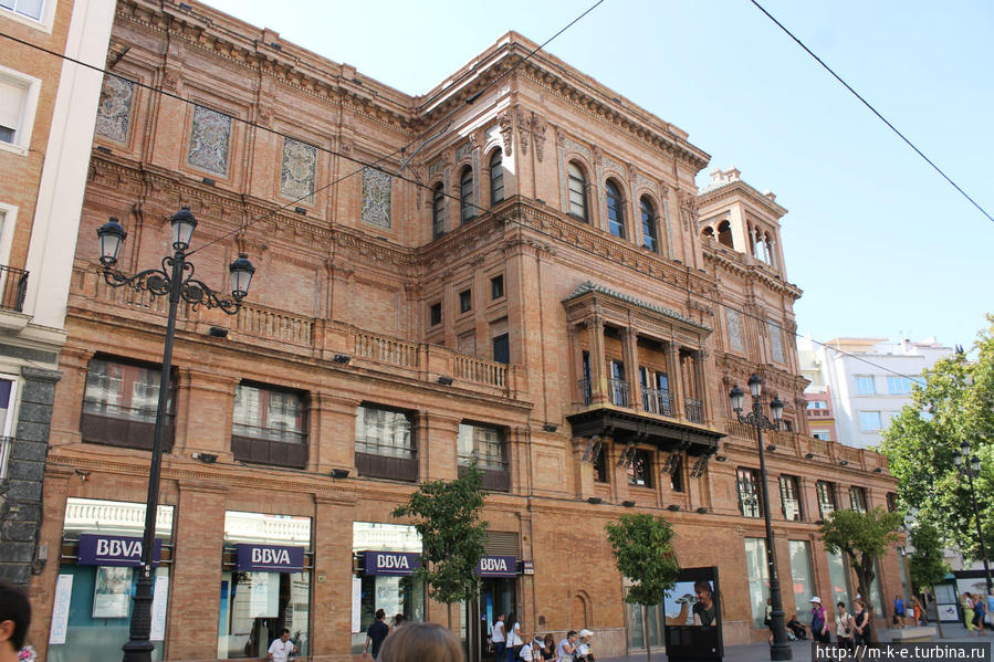 Здание колизея Испании / Edificio Coliseo España