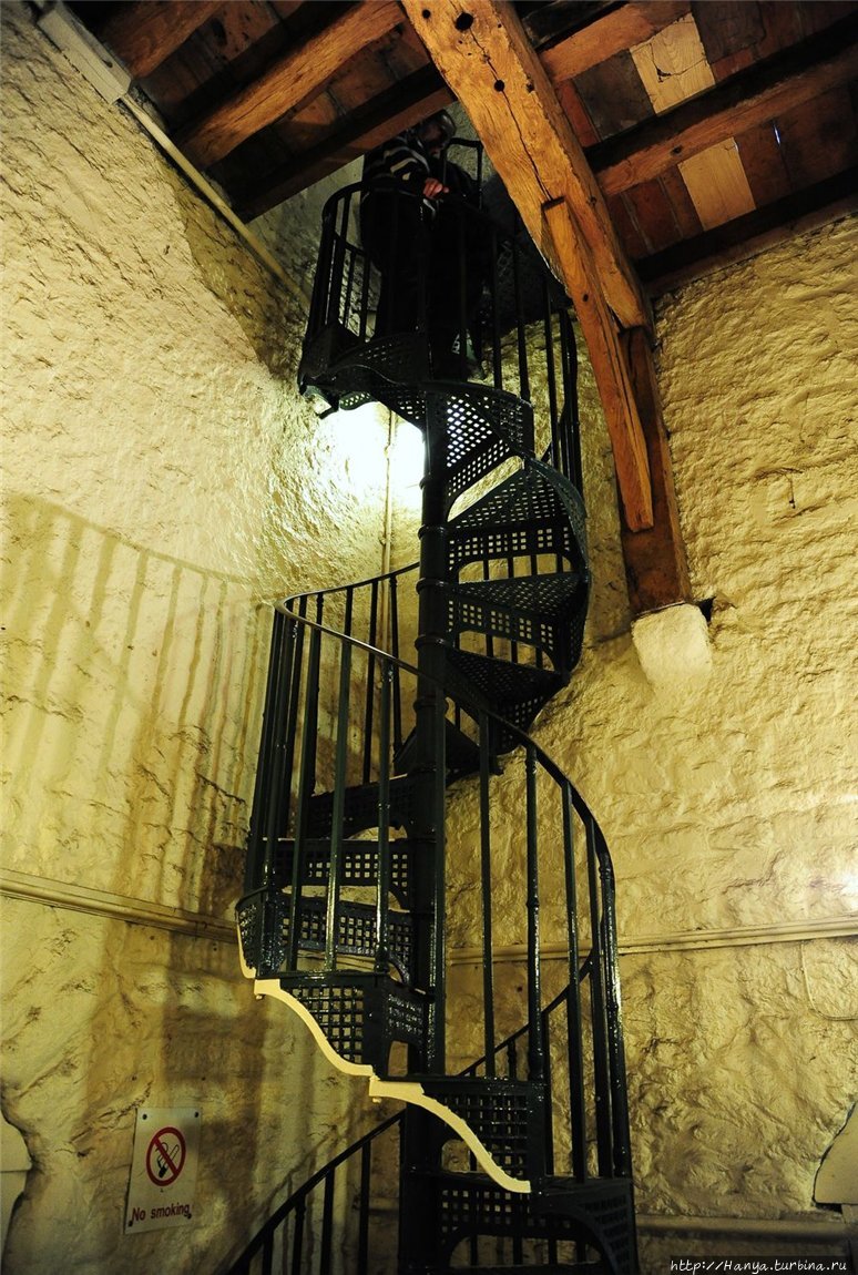 Винтовая лестница на верх Башни Кэрфэкс. Фото из интернета Оксфорд, Великобритания