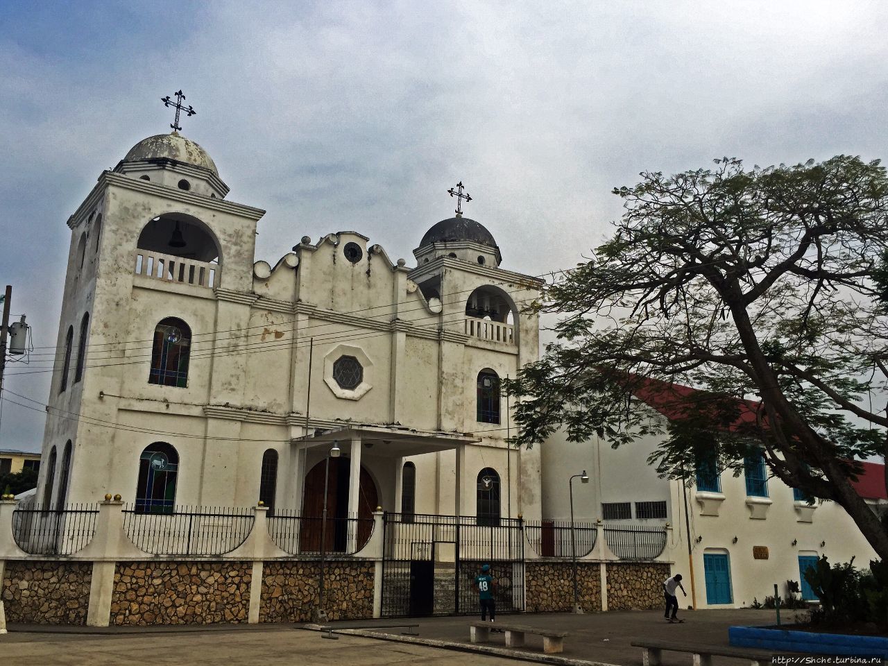 Собор святой Богоматери-Целительницы Флорес, Гватемала