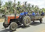 Современная техника Шри-Ланки напомнила мне трактор 30-х годов, тот, что бороздил колхозные поля в фильмах Пырьева