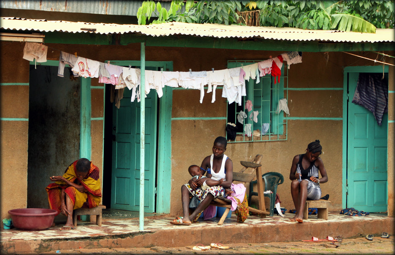 Хранители равновесия или ритуальный танец Komian Область Моен-Комоэ, Кот-д'Ивуар