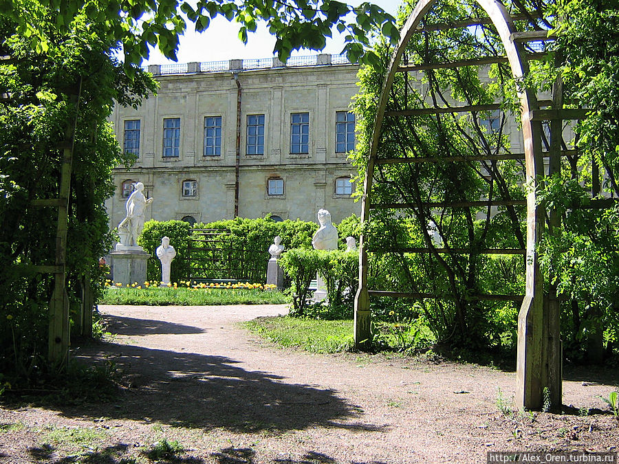 К сокровищнице Гатчины относятся парки, окружающие дворец. Гатчина, Россия