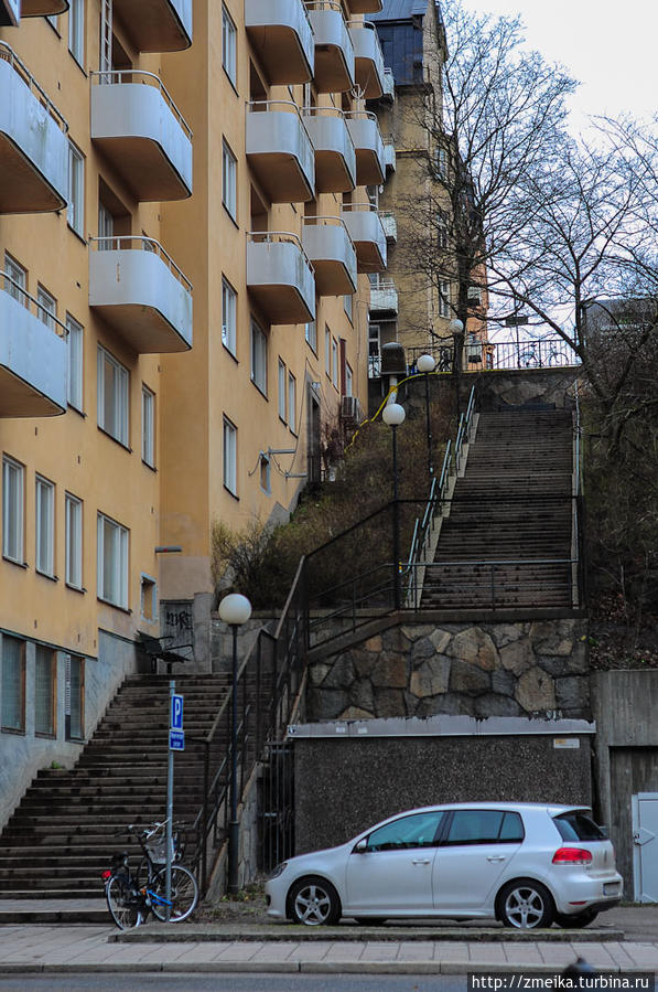 На Кунгсхольмене тоже не расслабляются, по пути на работу скачут по лестницам Стокгольм, Швеция