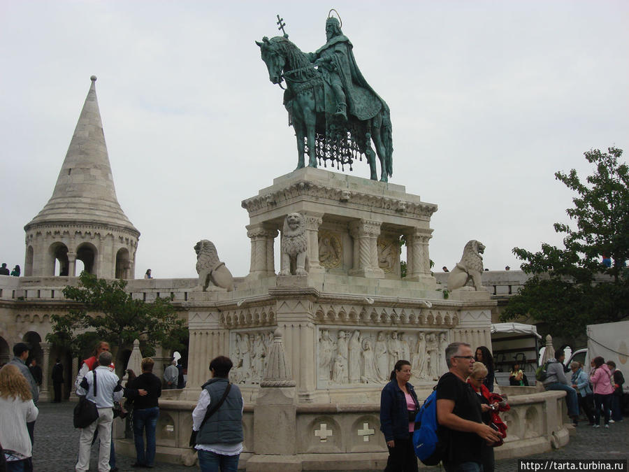 Памятник святому Иштвану, которого венгры считают главным своим святым покровителем. Будапешт, Венгрия