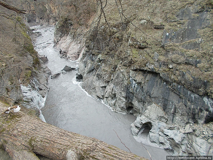 Вдоль реки Белой Каменномостский, Россия