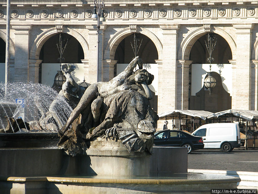 Фонтан Наяд с нимфами Фонтан Наяд с нимфами